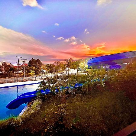 Apartamento Privado Vacacional A 5M Del Aeropuerto, 20 Minutos Del Parque Del Cafe Y Centro De Armenia Con 4 Piscinas, 3 Jacuzzi, Sauna By Molca Xperiences 3H Dış mekan fotoğraf