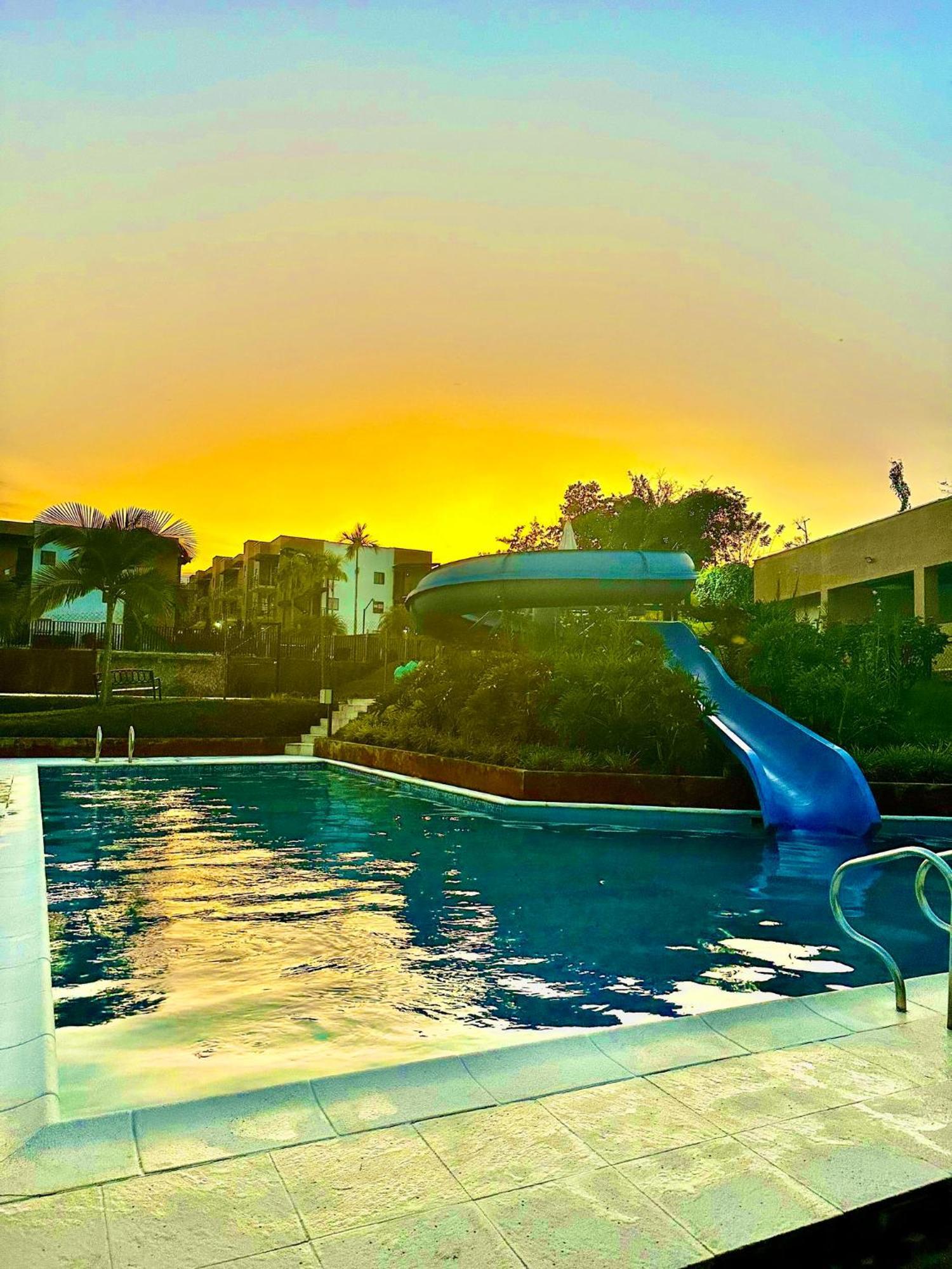 Apartamento Privado Vacacional A 5M Del Aeropuerto, 20 Minutos Del Parque Del Cafe Y Centro De Armenia Con 4 Piscinas, 3 Jacuzzi, Sauna By Molca Xperiences 3H Dış mekan fotoğraf
